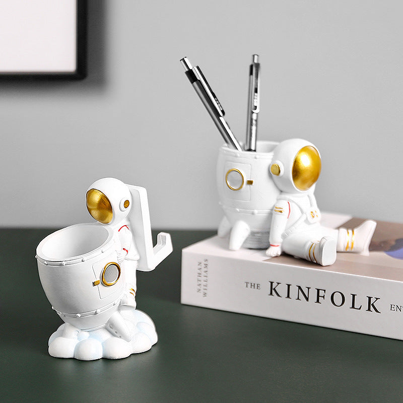 Astronaut Pen Holder